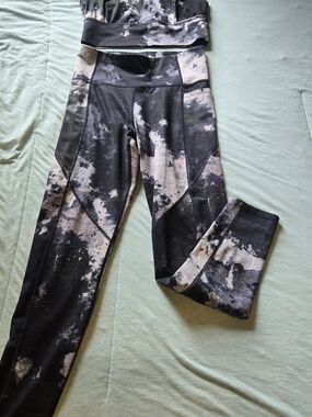 JoyLab Black and Gray Marble Print High-Waist Gym Set